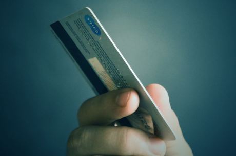 Quedas da taxa básica de juros não chegam ao bolso dos consumidores